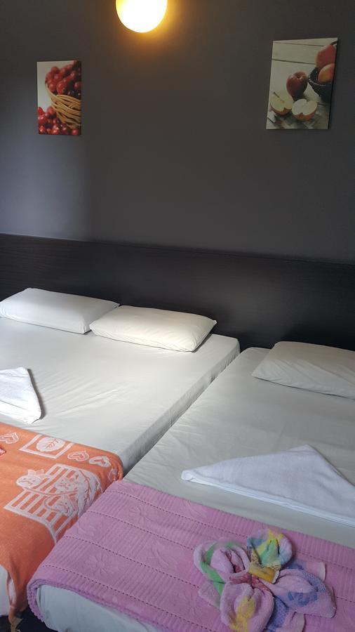 Mandarin Hotel Kuching Esterno foto