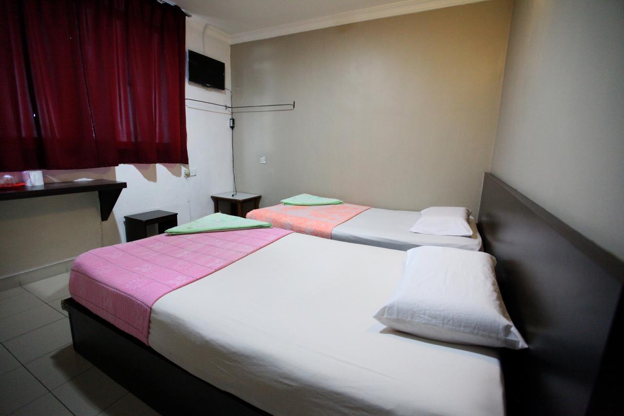 Mandarin Hotel Kuching Esterno foto