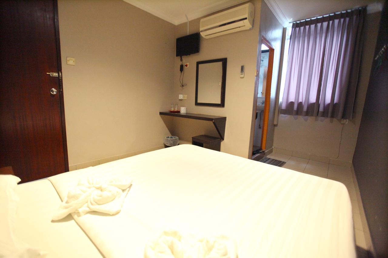 Mandarin Hotel Kuching Esterno foto